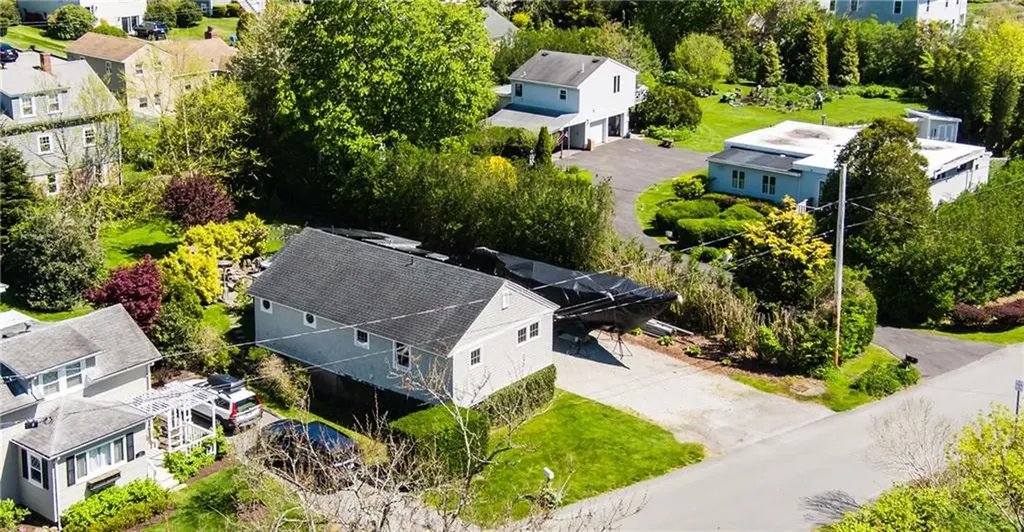 151 Ellery Avenue Middletown RI 02842