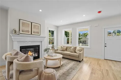 12 Duke Street East Greenwich RI 02818