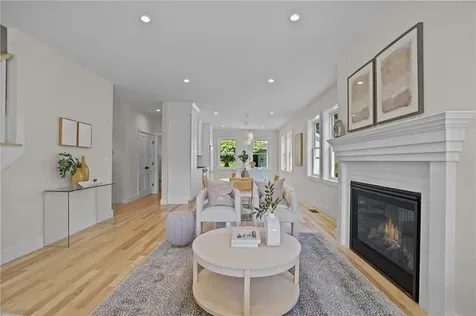 12 Duke Street East Greenwich RI 02818