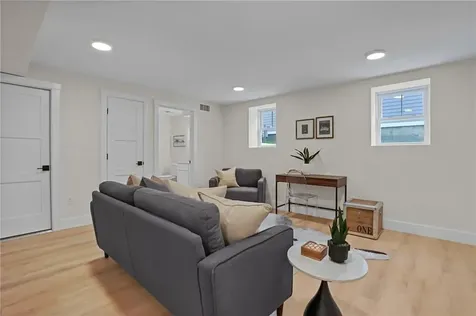 12 Duke Street East Greenwich RI 02818