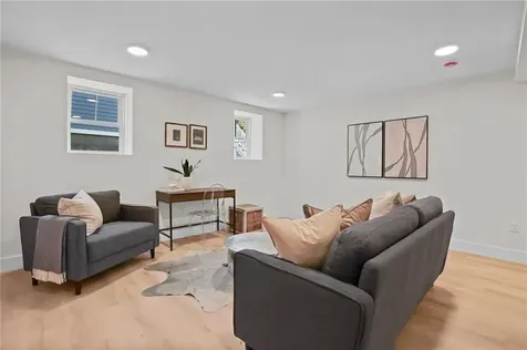 12 Duke Street East Greenwich RI 02818