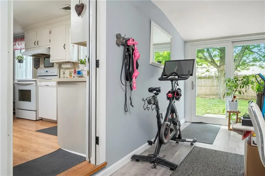 12 Commodore Avenue Warwick RI 02888