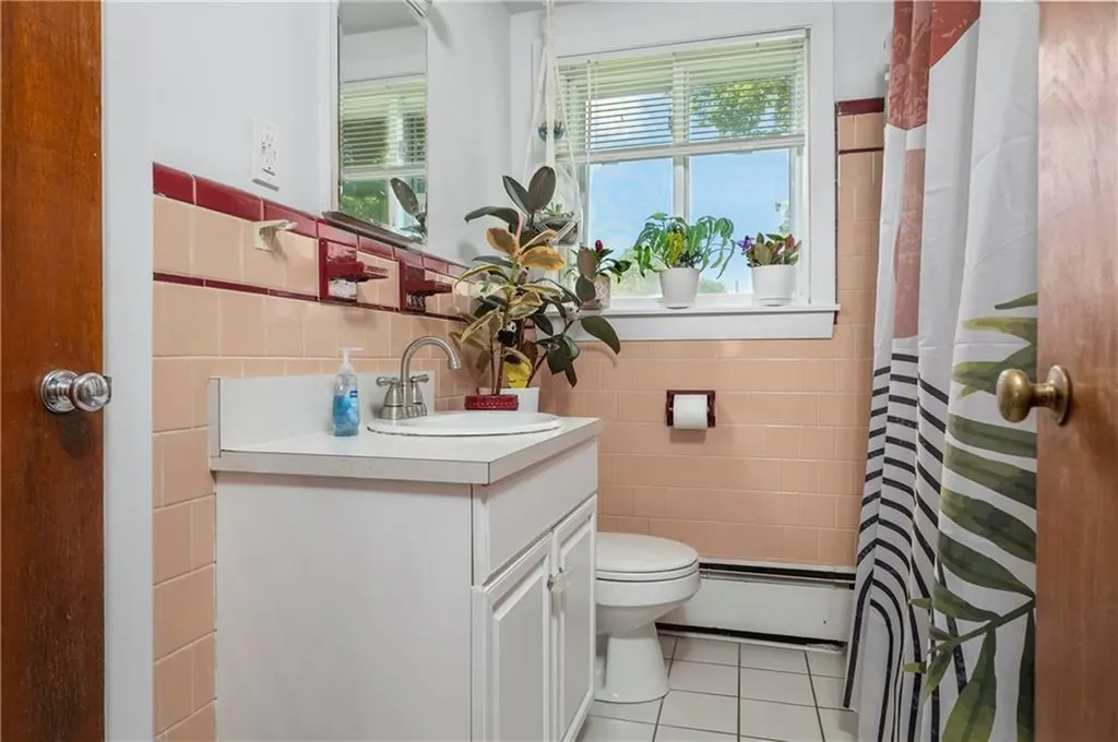 12 Commodore Avenue Warwick RI 02888