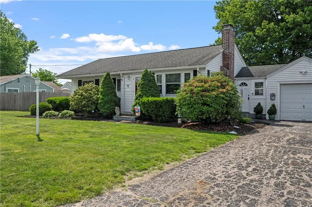 12 Commodore Avenue Warwick RI 02888