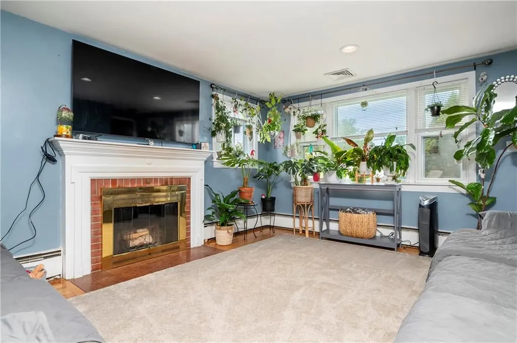 12 Commodore Avenue Warwick RI 02888
