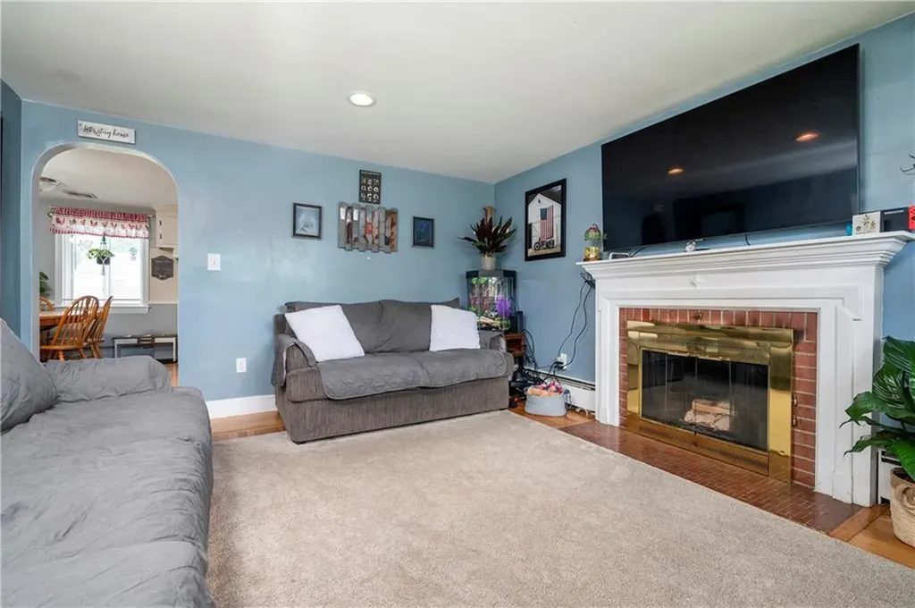 12 Commodore Avenue Warwick RI 02888