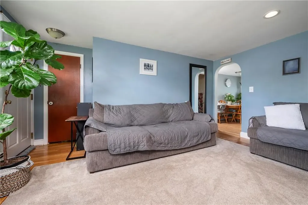12 Commodore Avenue Warwick RI 02888