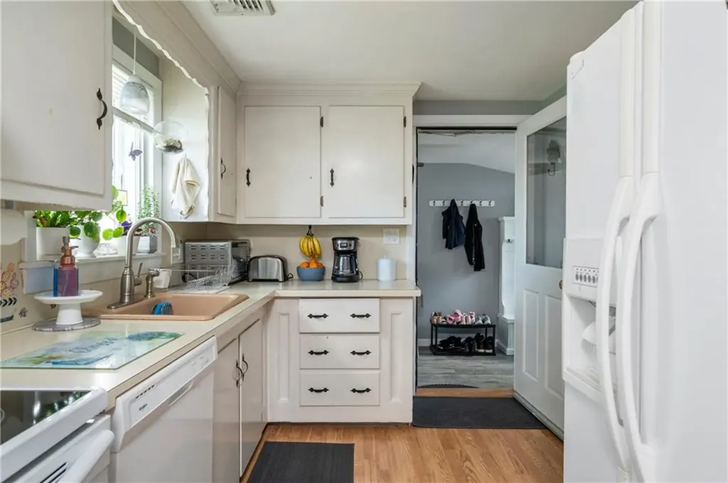 12 Commodore Avenue Warwick RI 02888