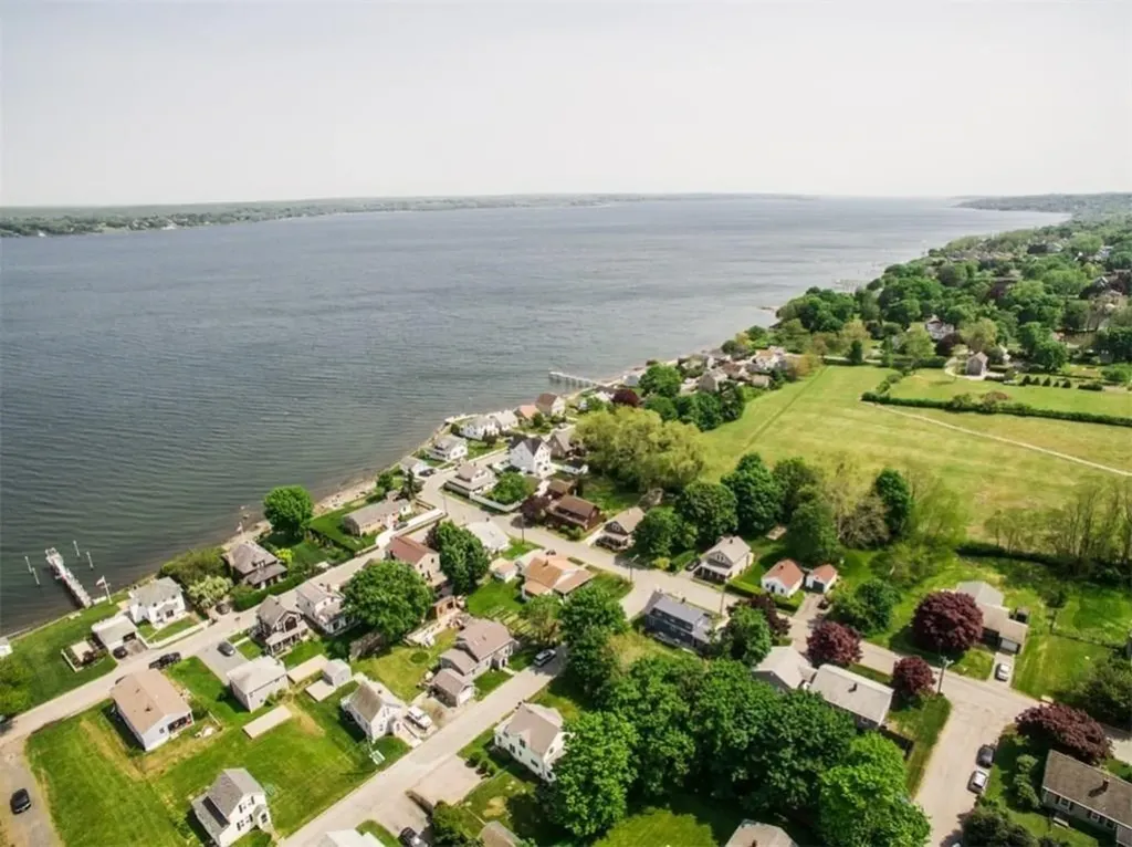 107 Tallman Avenue Portsmouth RI 02871