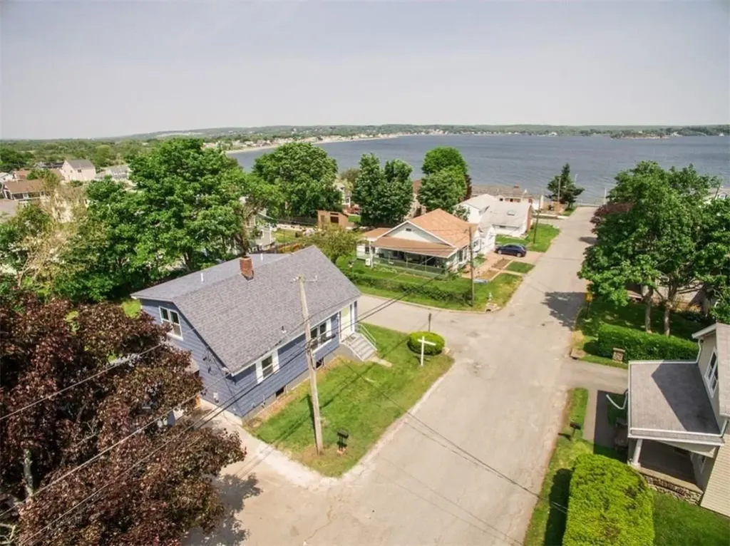 107 Tallman Avenue Portsmouth RI 02871