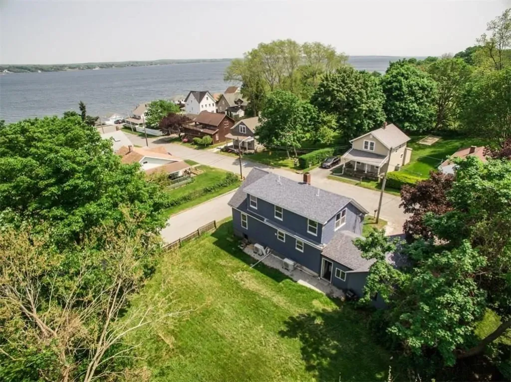 107 Tallman Avenue Portsmouth RI 02871