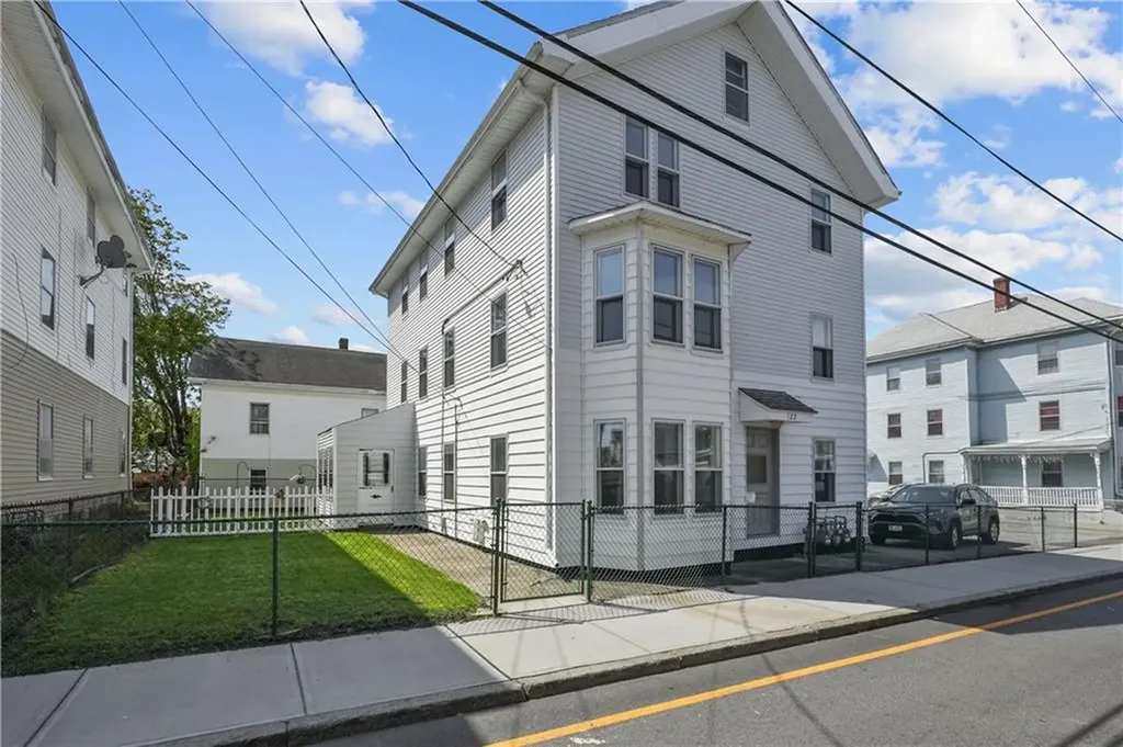122 Sylvian Street Central Falls RI 02863