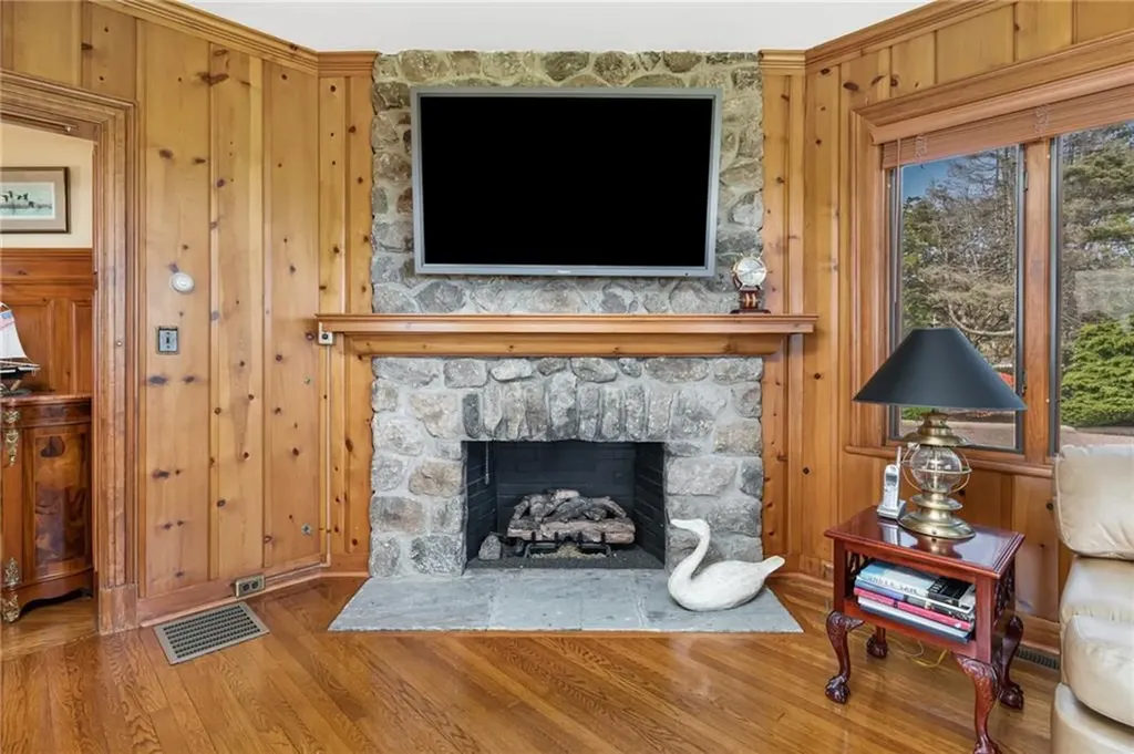8 Manatuck Avenue Westerly RI 02891