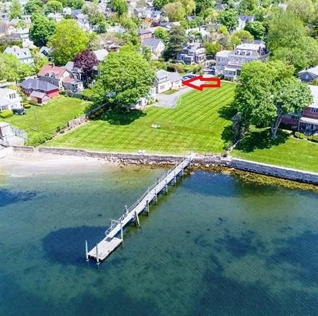 249 Hope Street Bristol RI 02809