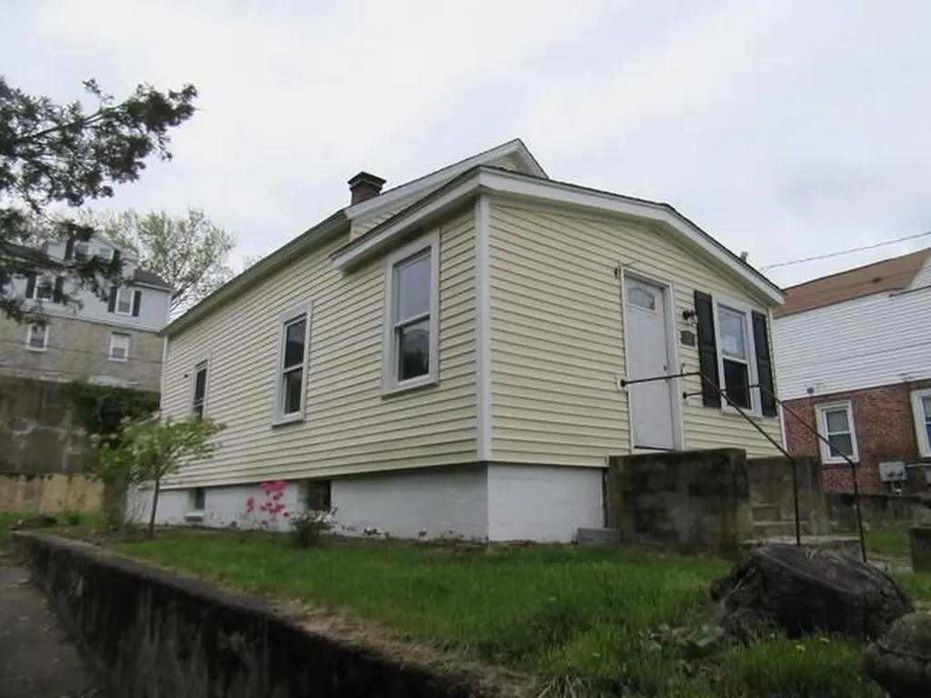 12 Arthur Street West Warwick RI 02893