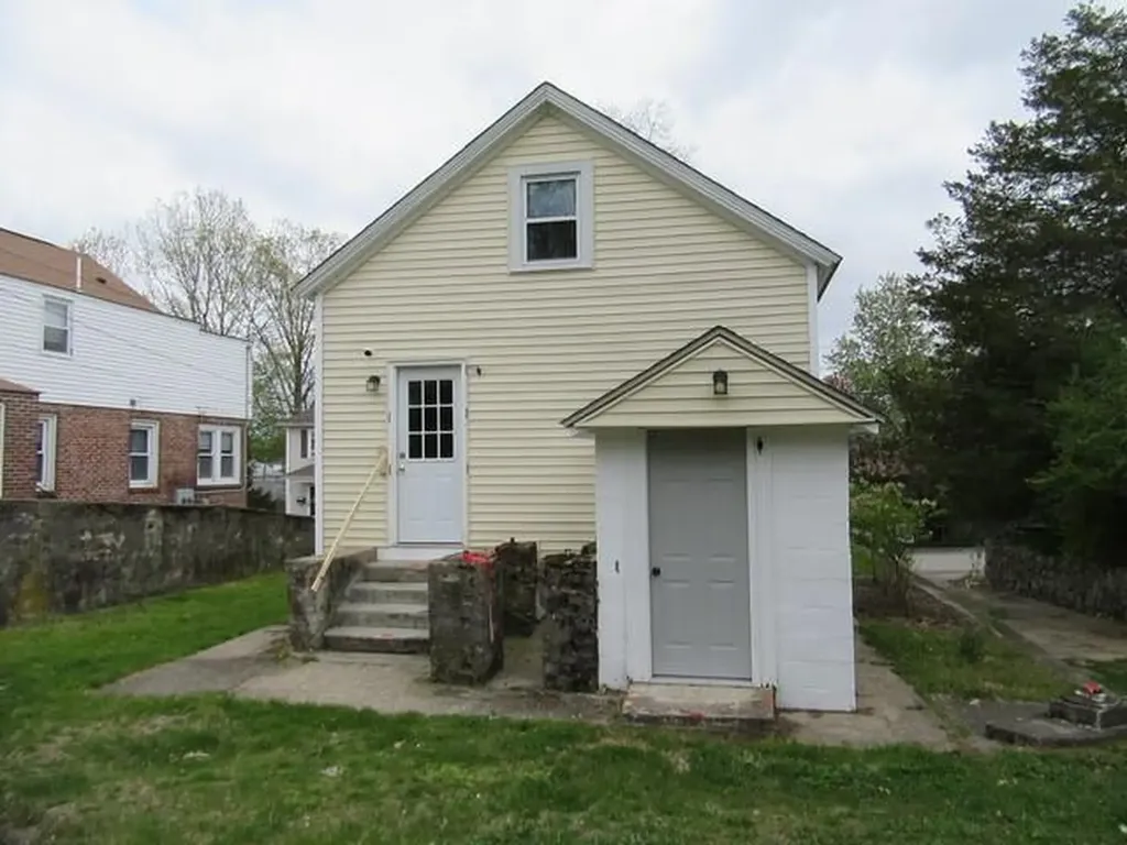 12 Arthur Street West Warwick RI 02893