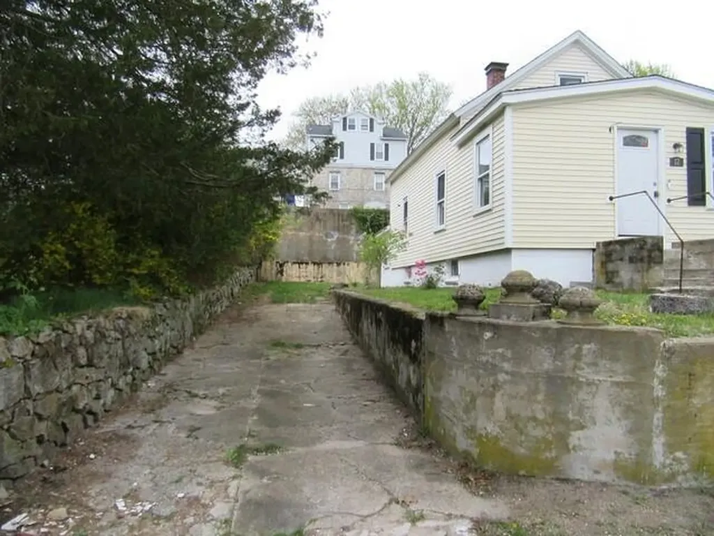 12 Arthur Street West Warwick RI 02893