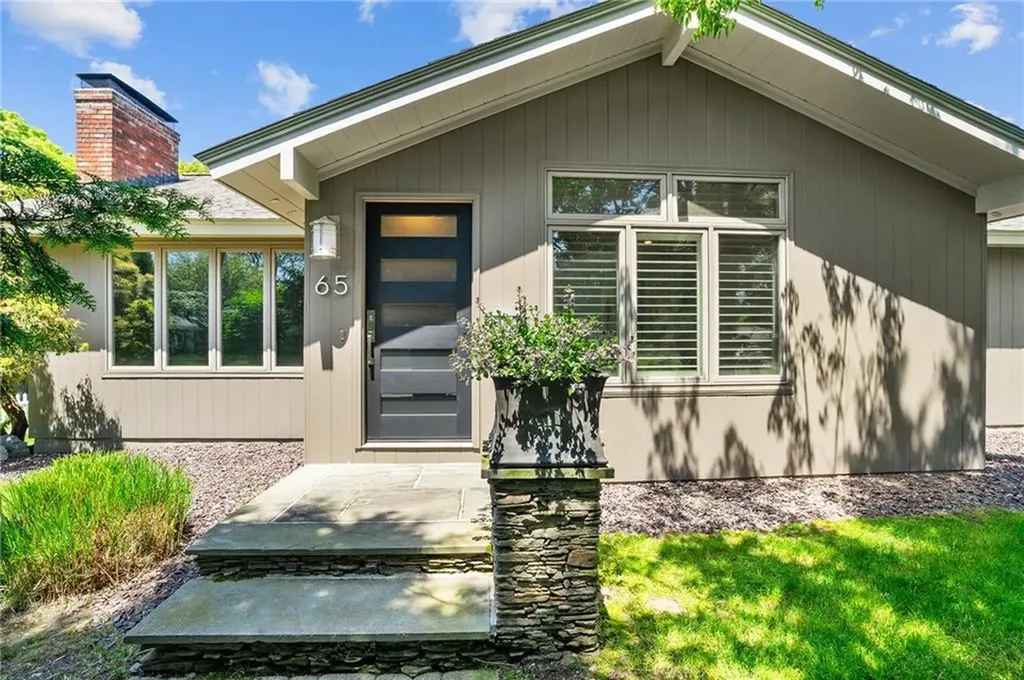 65 Highland Avenue Barrington RI 02806
