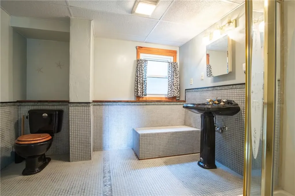 25 Cheryl Avenue Portsmouth RI 02871