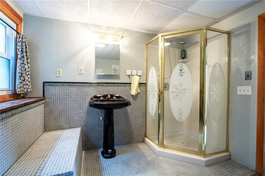 25 Cheryl Avenue Portsmouth RI 02871