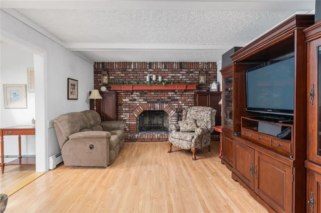 32 Carriage Way North Providence RI 02904