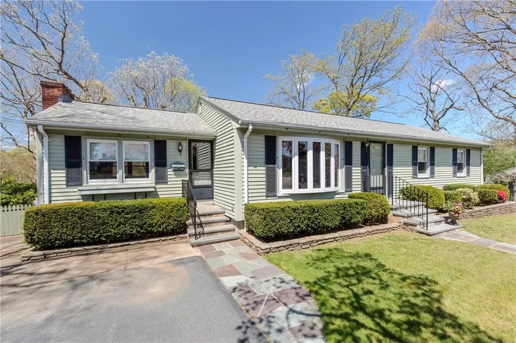 44 Briarwood Road Cranston RI 02920