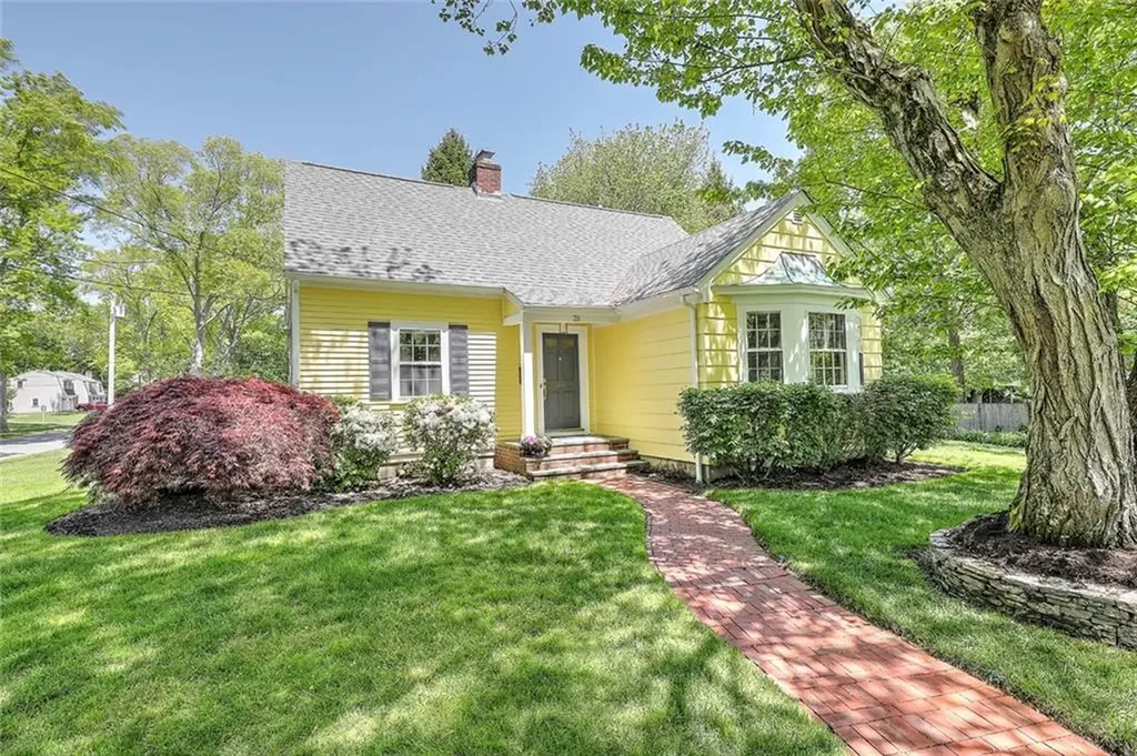 20 Winthrop Drive Barrington RI 02806
