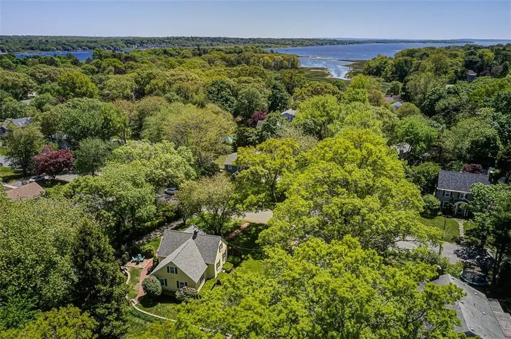 20 Winthrop Drive Barrington RI 02806