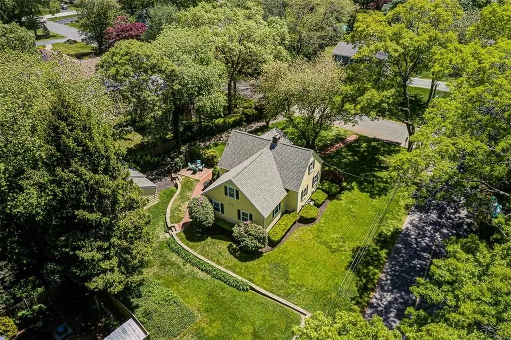 20 Winthrop Drive Barrington RI 02806