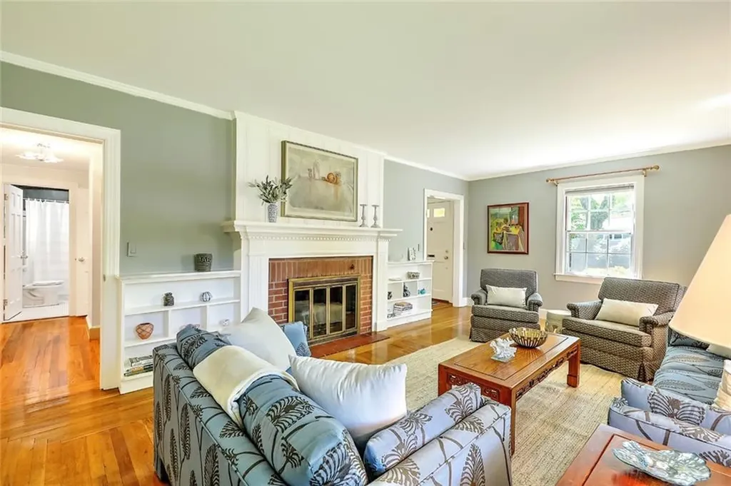 20 Winthrop Drive Barrington RI 02806
