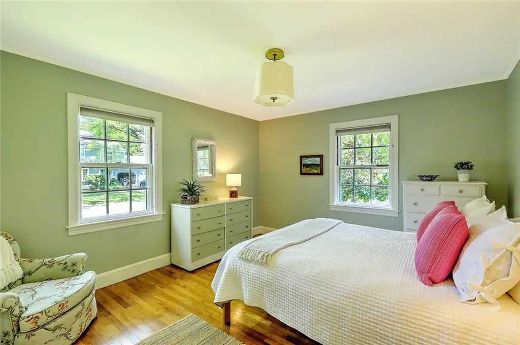 20 Winthrop Drive Barrington RI 02806