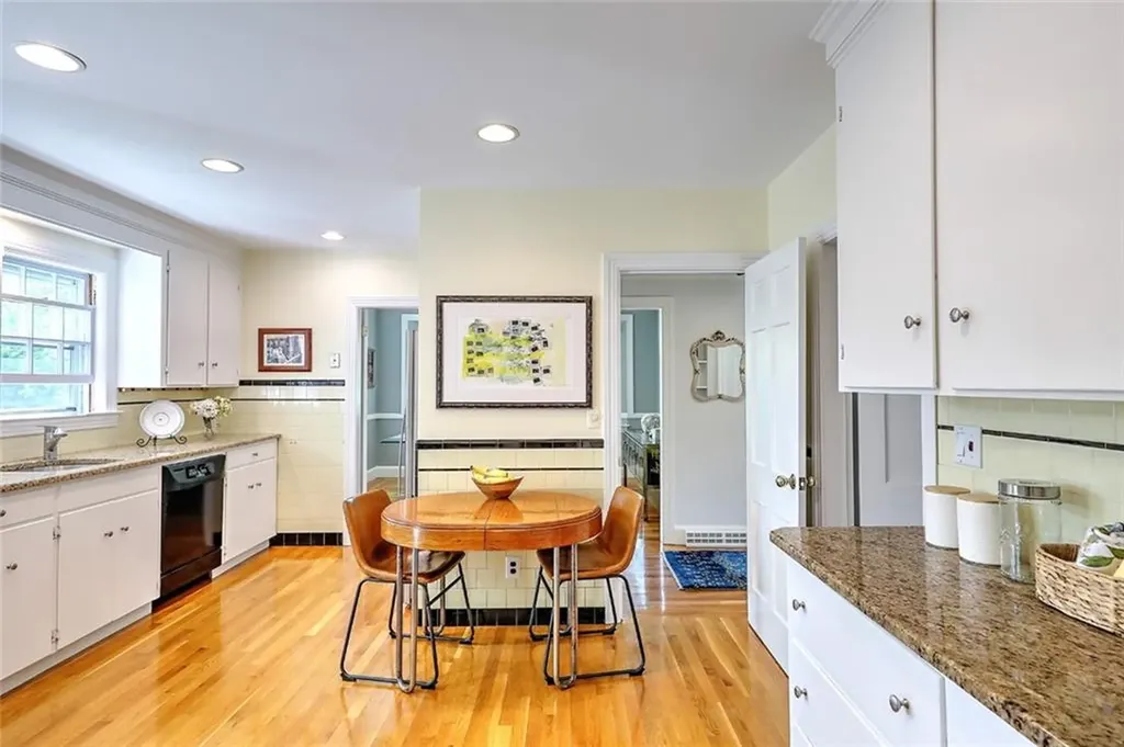 20 Winthrop Drive Barrington RI 02806