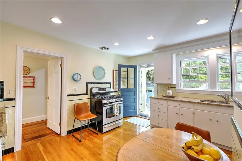 20 Winthrop Drive Barrington RI 02806