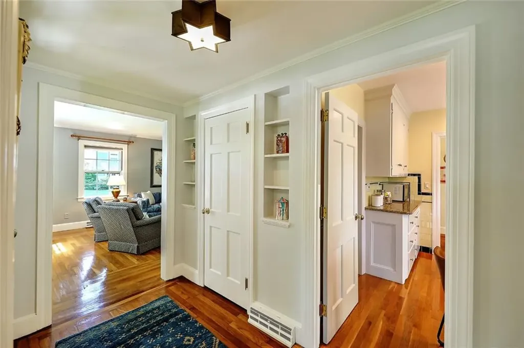 20 Winthrop Drive Barrington RI 02806