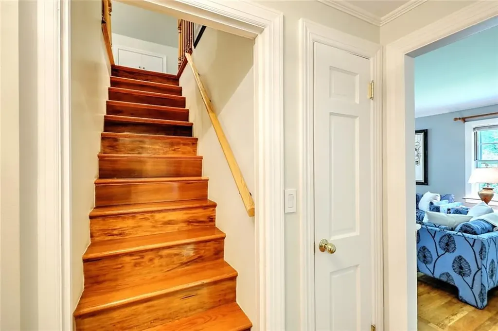 20 Winthrop Drive Barrington RI 02806