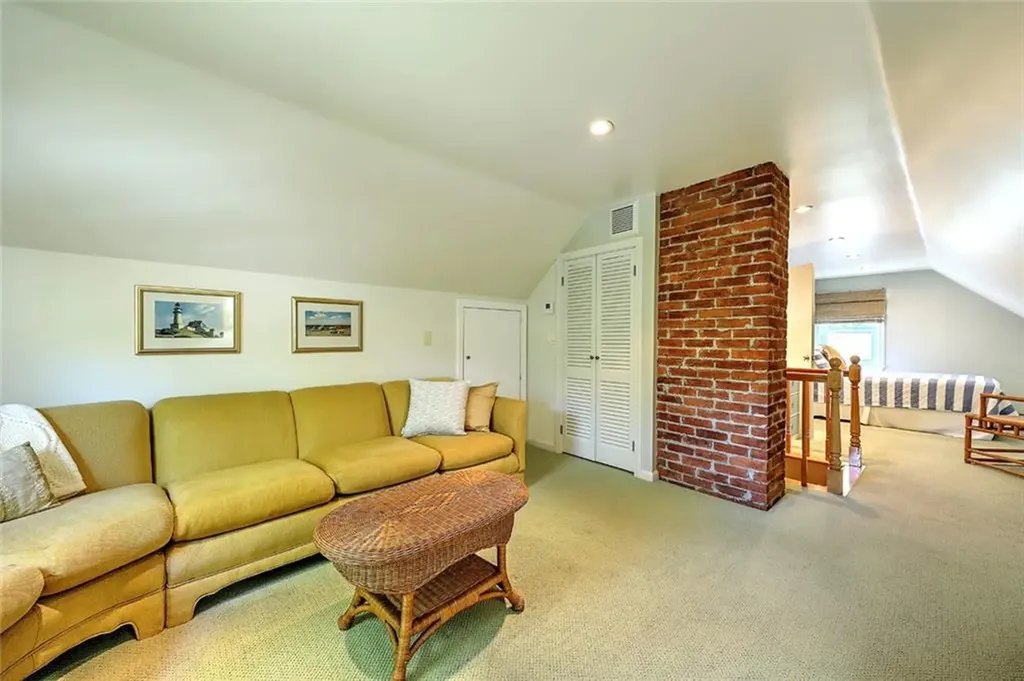 20 Winthrop Drive Barrington RI 02806