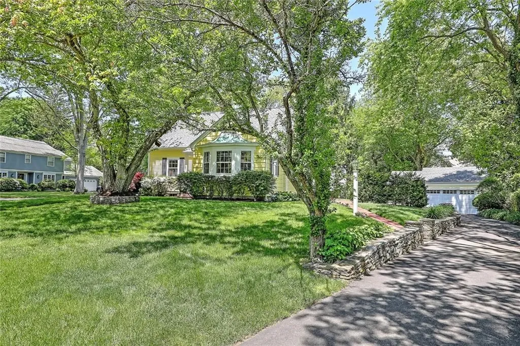 20 Winthrop Drive Barrington RI 02806