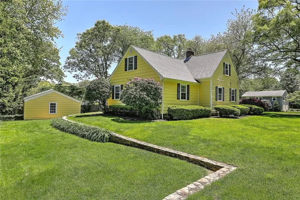 20 Winthrop Drive Barrington RI 02806