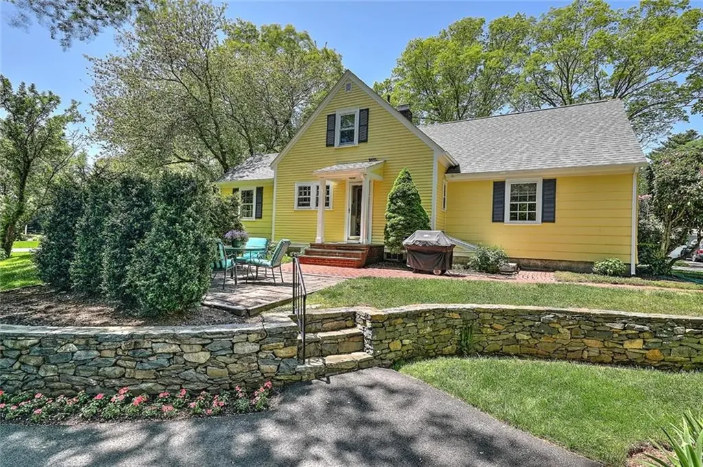 20 Winthrop Drive Barrington RI 02806