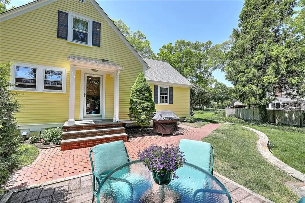 20 Winthrop Drive Barrington RI 02806