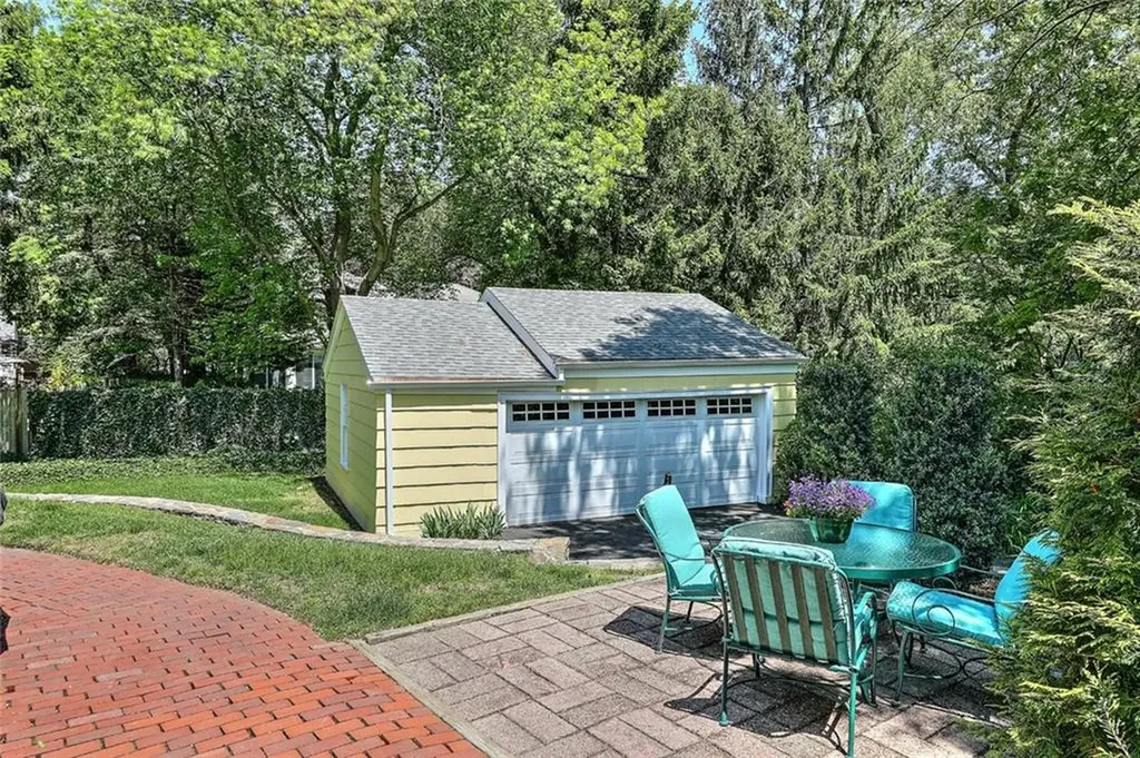 20 Winthrop Drive Barrington RI 02806