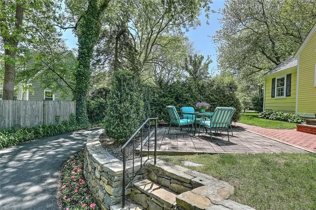 20 Winthrop Drive Barrington RI 02806