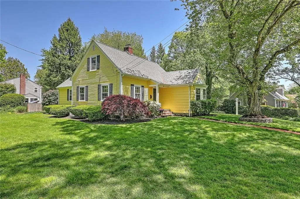 20 Winthrop Drive Barrington RI 02806
