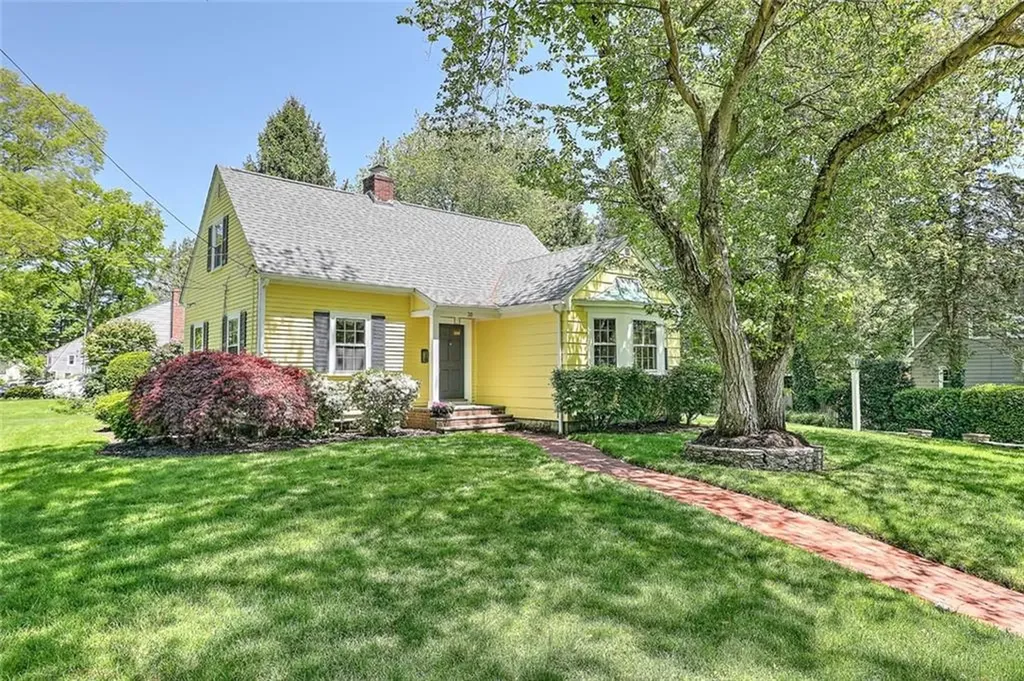20 Winthrop Drive Barrington RI 02806