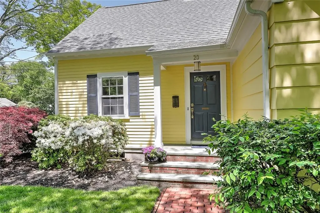 20 Winthrop Drive Barrington RI 02806