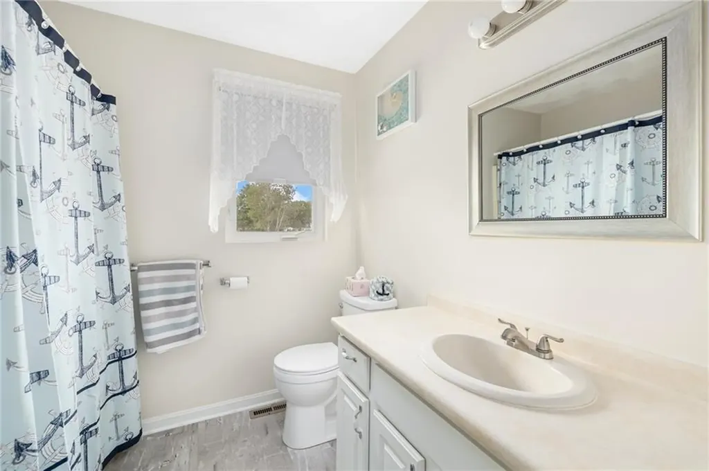 23 Hamlet Court Bristol RI 02809