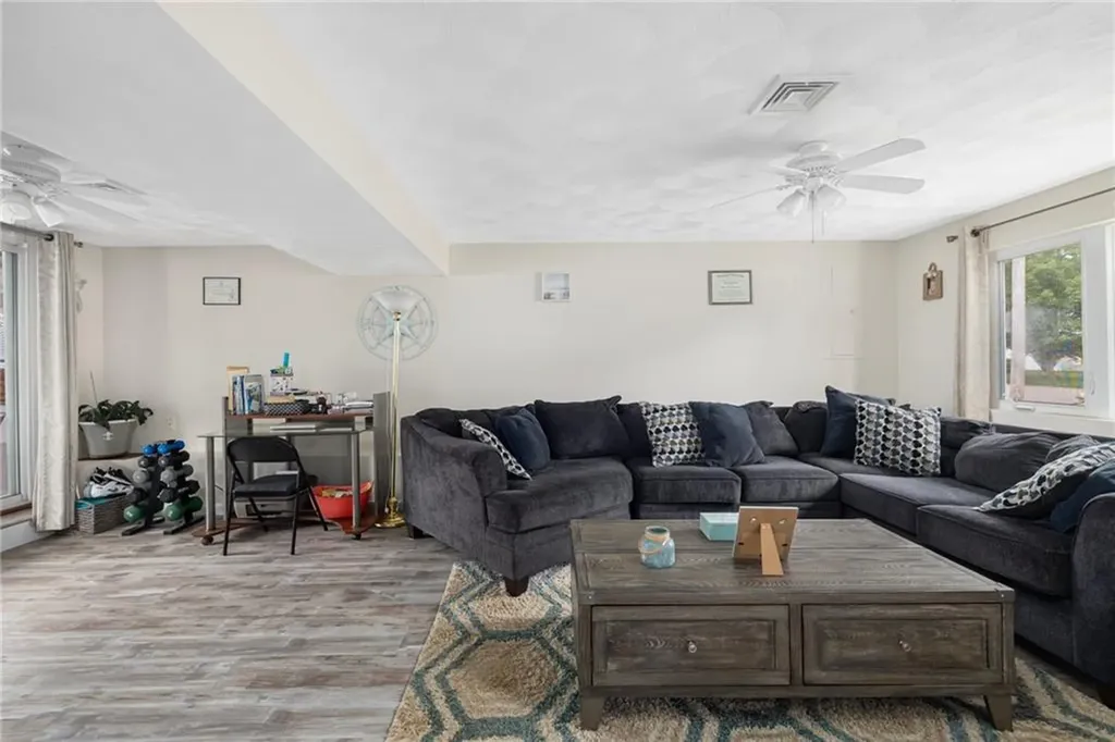 23 Hamlet Court Bristol RI 02809