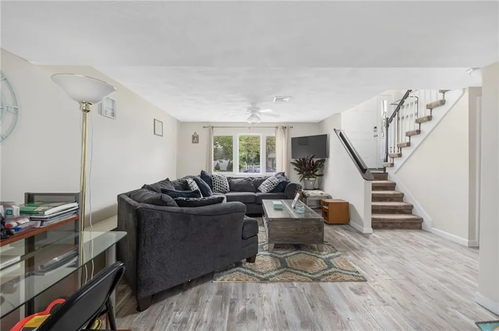 23 Hamlet Court Bristol RI 02809