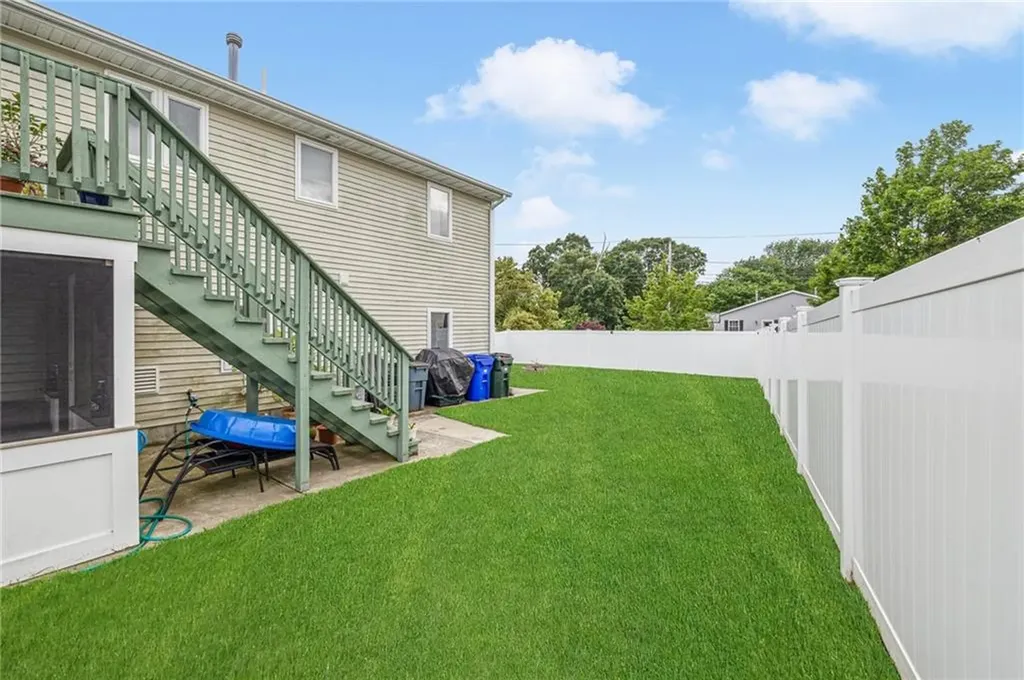 23 Hamlet Court Bristol RI 02809