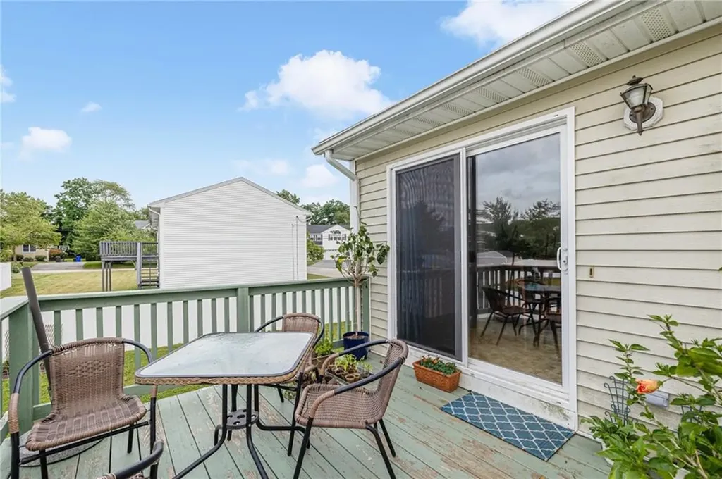 23 Hamlet Court Bristol RI 02809